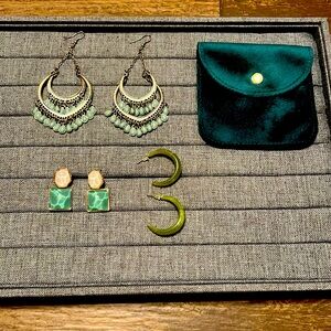 Green earring combo with dust travel bag.